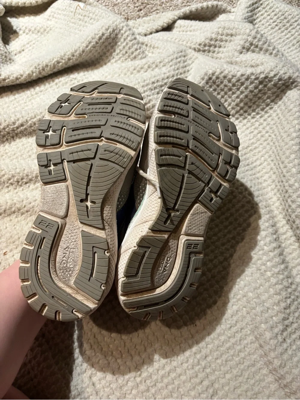 Brooks Adrenaline GTS 22 Women's Running Sneakers Size 9 Athletic Athlete Sporty